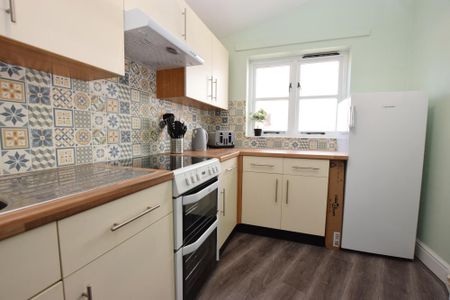 1 bedroom in a house share to rent - Photo 3