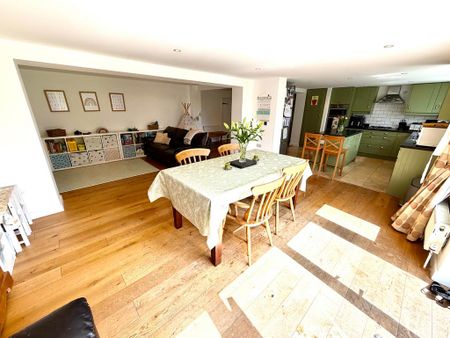 5 bedroom detached house to rent - Photo 5