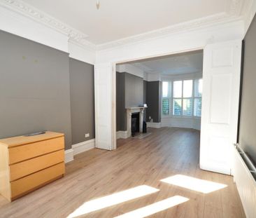 4 bedroom end of terrace house to rent - Photo 5