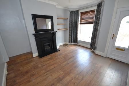 2 bedroom Terraced House To Let - Photo 1