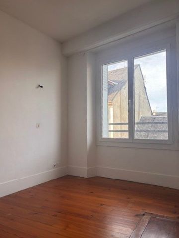 Location Appartement 2 pièces 66m² BAGNERES DE BIGORRE 65200 - Photo 4