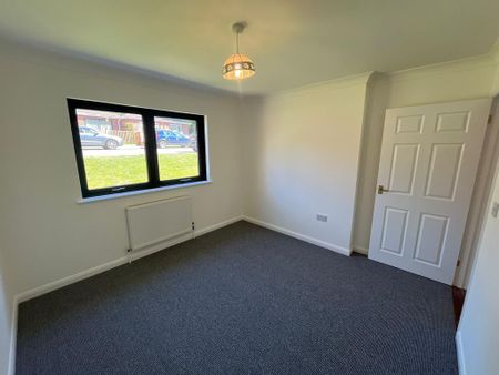 2 bedroom semi-detached bungalow to rent - Photo 2