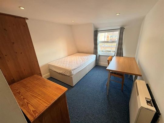 3 bedroom flat to rent - Photo 1