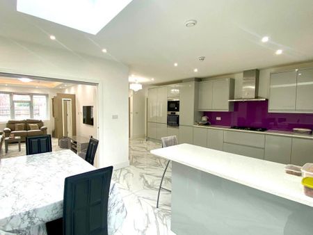 5 bedroom semi-detached house to rent - Photo 5