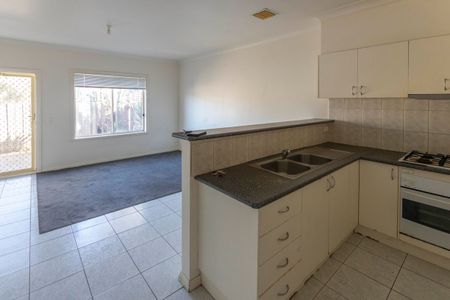 Impressively Proportioned Pascoe Vale Townhouse - Photo 2