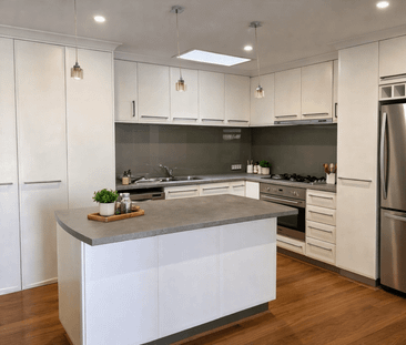 Modern 3x1 Front Villa – Small Group of 4 - Photo 4