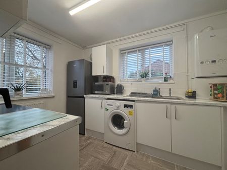 Harwood Hill, Welwyn Garden City - Photo 2