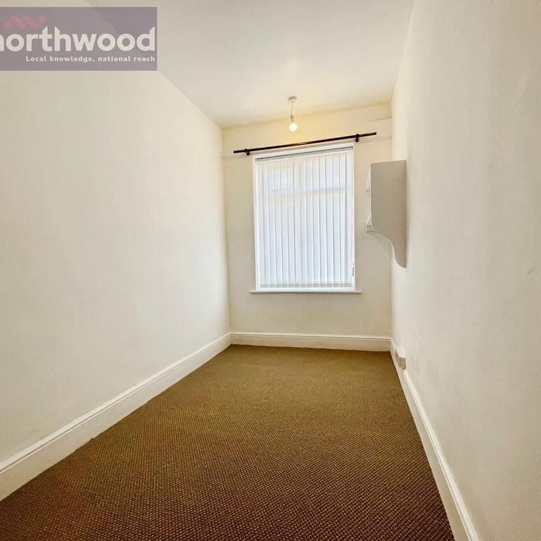 4 bedroom semi-detached house to rent - Photo 1