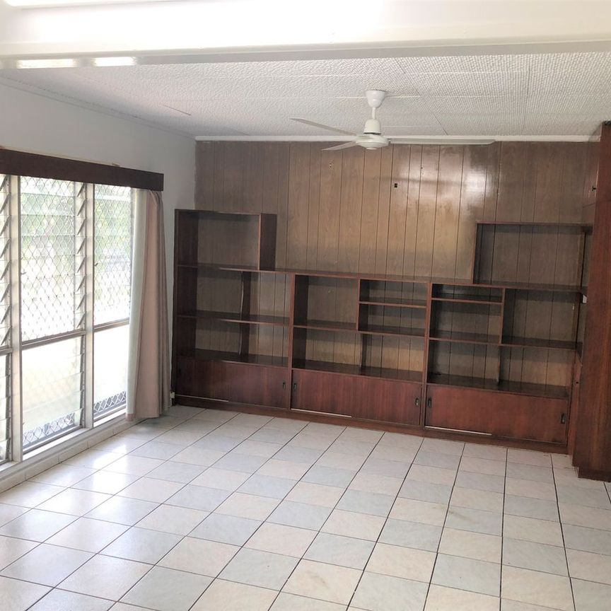 ELEVATED HOME IN THE NORTHERN SUBURBS! - Photo 1