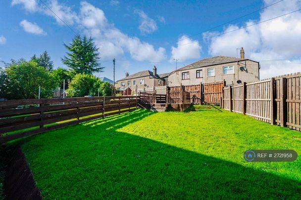 3 bedroom flat to rent - Photo 1