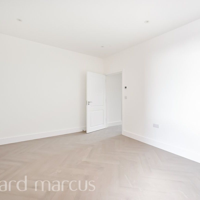 High Street - Photo 1