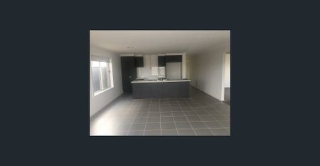 Bright family home! - Photo 4