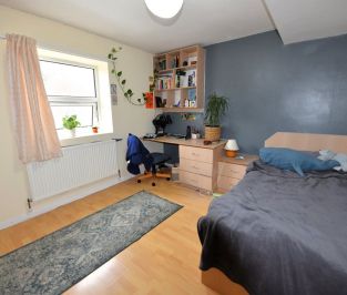 3 bedroom Flat in Flat C, Leeds - Photo 3