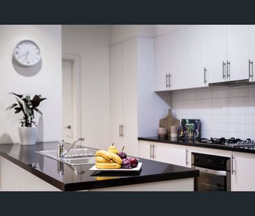 7 Lakeside Crescent, Maribyrnong, Vic 3032 - Photo 1