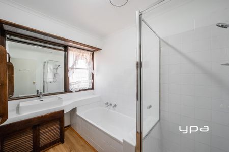 Charming, Comfortable & Convenient - Photo 3