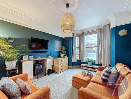 3 bedroom semi-detached house to rent - Photo 2