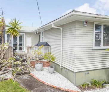 Family Home in Central location - Photo 4