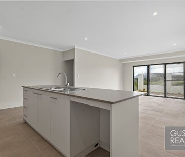 Brand New 4-Bedroom Luxury Home, Low Maintenance and Beautiful - Photo 4