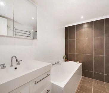 Modern Apartment in Tranquil Rear-of-Block Position - Photo 4