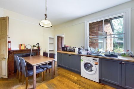 1 bedroom in a house share to rent - Photo 3