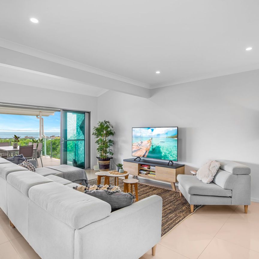 Luxurious Family Home Located Just Steps from the Beach - Photo 1