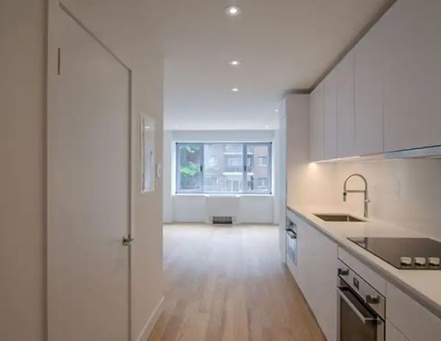 Mountain Place | 3468 Rue Drummond, Montreal - Photo 1