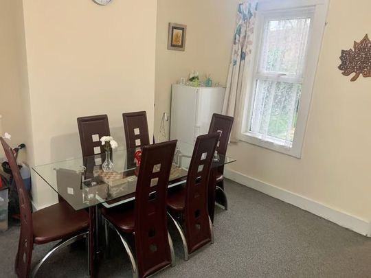 Room in a Shared House, Alfred Road, SE25 - Photo 1