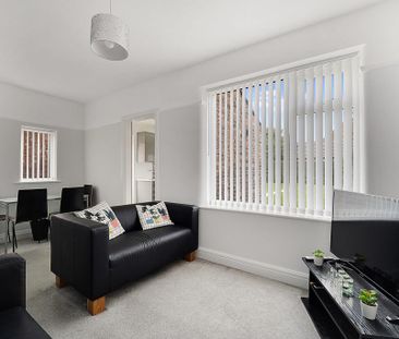 4 bedroom semi-detached house to rent - Photo 5