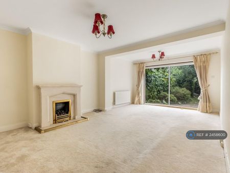 4 bedroom semi-detached house to rent - Photo 2