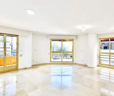 Piso de alquiler en Avenida Alfonso el Sabio, 13, Barrio del Centro - Photo 3