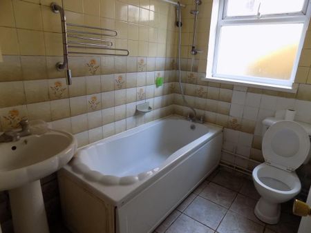 3 bedroom terraced house to rent - Photo 4