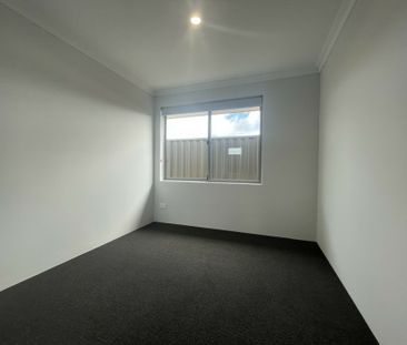 Three Bedroom Dual Living Property! - Photo 1