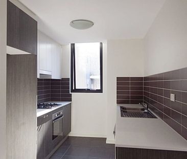 This apartment is sure to impress!!! - Photo 2