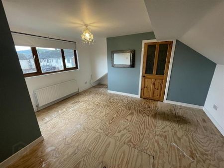 40 Rossnareen Avenue, Belfast, BT11 8LP - Photo 2