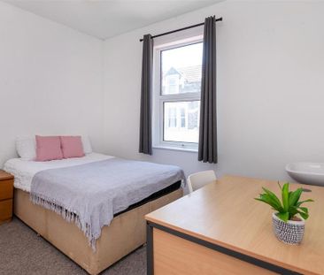 4 bedroom end of terrace house to rent - Photo 6