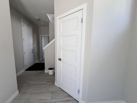 For Lease - 962 WEST VILLAGE Square, London North, Ontario - Photo 2