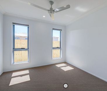 Contemporary 4-Bedroom Family Home in Park Ridge - Photo 3