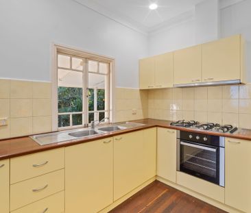 513 Cavendish Road, Coorparoo QLD 4151 - House For Rent | Domain - Photo 3