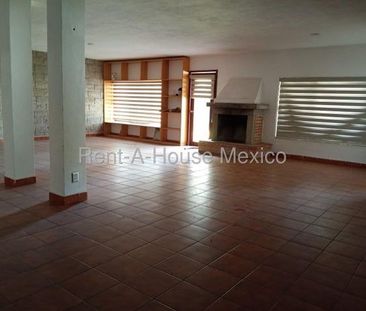 Loma Dorada - RENTA. Casa con cuarto de servicio, 5 recámaras sala ... - Photo 1
