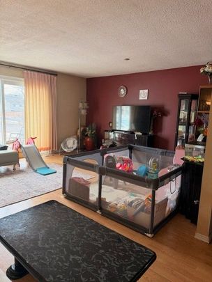 For Lease - 402 Chandos Court, Oshawa, Ontario - Photo 1