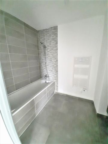 Location Appartement 3 pièces 59m² NIMES 30000 - Photo 3