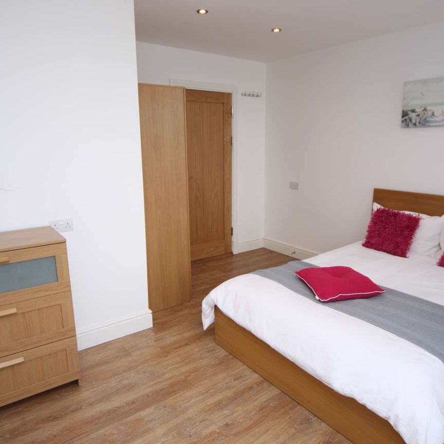 High Specification En-Suite Student Accommodation - A female house with all rooms having en-suites - Photo 1