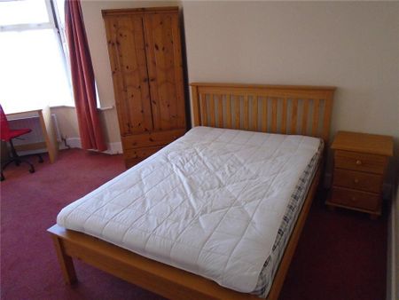 5 bedroom semi-detached house to rent - Photo 2