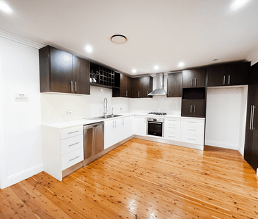 FAMILY HOME WITH SPACIOUS BACKYARD - Photo 4