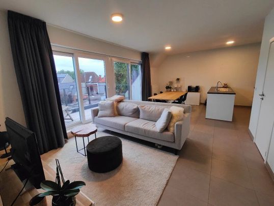 Centraal gelegen appartement met twee slaapkamers met garage en berging - Foto 1