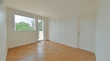 Location Appartement 3 pièces 69m² LOUDUN 86200 - Photo 2