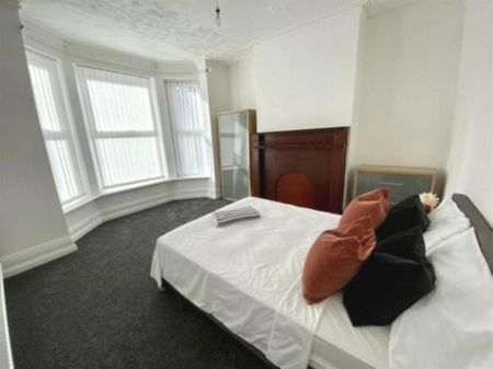 1 bedroom in a house share to rent - Photo 2