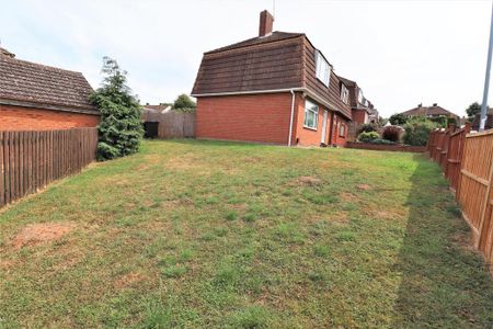 3 bedroom semi-detached house to rent - Photo 5