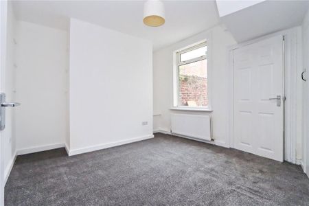 2 bedroom end of terrace house to rent - Photo 2