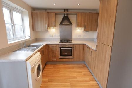 3 bedroom semi-detached house to rent - Photo 5